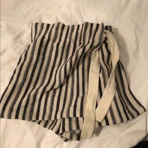 URBAN OUTFITTERS SKORT